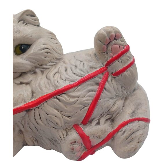 Vintage 11.5" White Persian Cat Green Eyes Figurine Playing With Red Yarn Statue - Picture 10 of 12